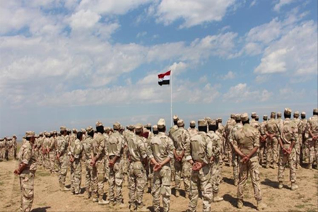 جنود عراقيون يتدربون بمعسكر قرب نينوى في إطار الاستعداد لمواجهة تنظيم الدولة