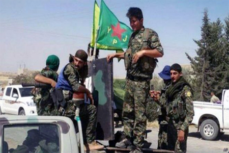  عادت مدينة عين عيسى لسيطرة المقاتلين الأكراد بين يومين من سقوطها في أيدي تنظيم الدولة