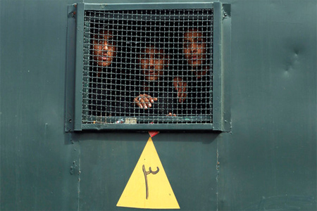 Police stand guard in Haram area, south of Cairo, as Egypt commemorates the popular uprising in 2011 that toppled autocrat Hosni Mubarak, January 25, 2015. (Reuters)