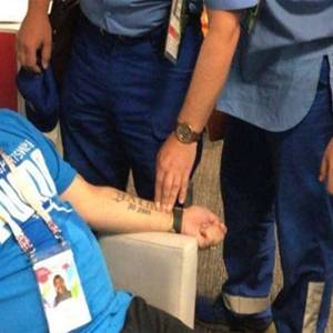 فوز الأرجنتين يرسل أسطورته مارادونا إلى المستشفى