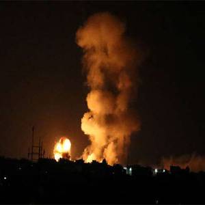 إسرائيل تقصف عدة مواقع في قطاع غزة وتتحدث عن بنك للأهداف 