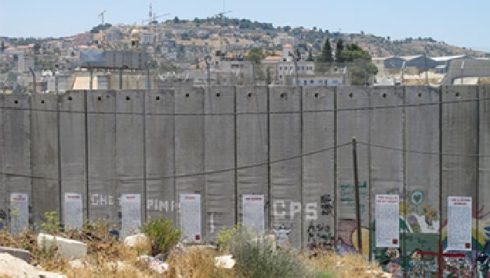 مراجعة تعريفات الفصل العنصري: أبعد من مجرد نظام سياسي