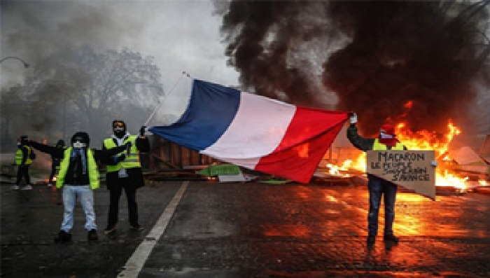 الاحتجاجات الفرنسية: دوافع اقتصادية أم فشل المهاجرين في الاندماج