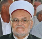 منع الشيخ عكرمة صبري من السفر بذريعة المس بأمن الدولة