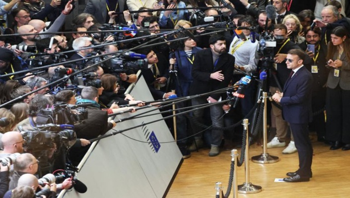 French President Emmanuel Macron stressed that his country will not accept bullying and the "law of the strongest" (French)