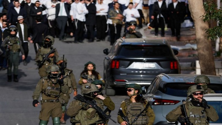 Settlers near Hebron under the protection of the Israeli occupation army 