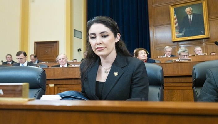 سيناتورة أمريكية تطالب سفيرة أوكرانيا بتوضيح سبب مصادرة الكنائس