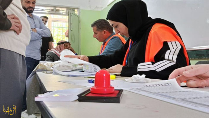 أكثر من 10 ألف من طواقم لجنة الانتخابات توزعوا على مراكز الاقتراع 