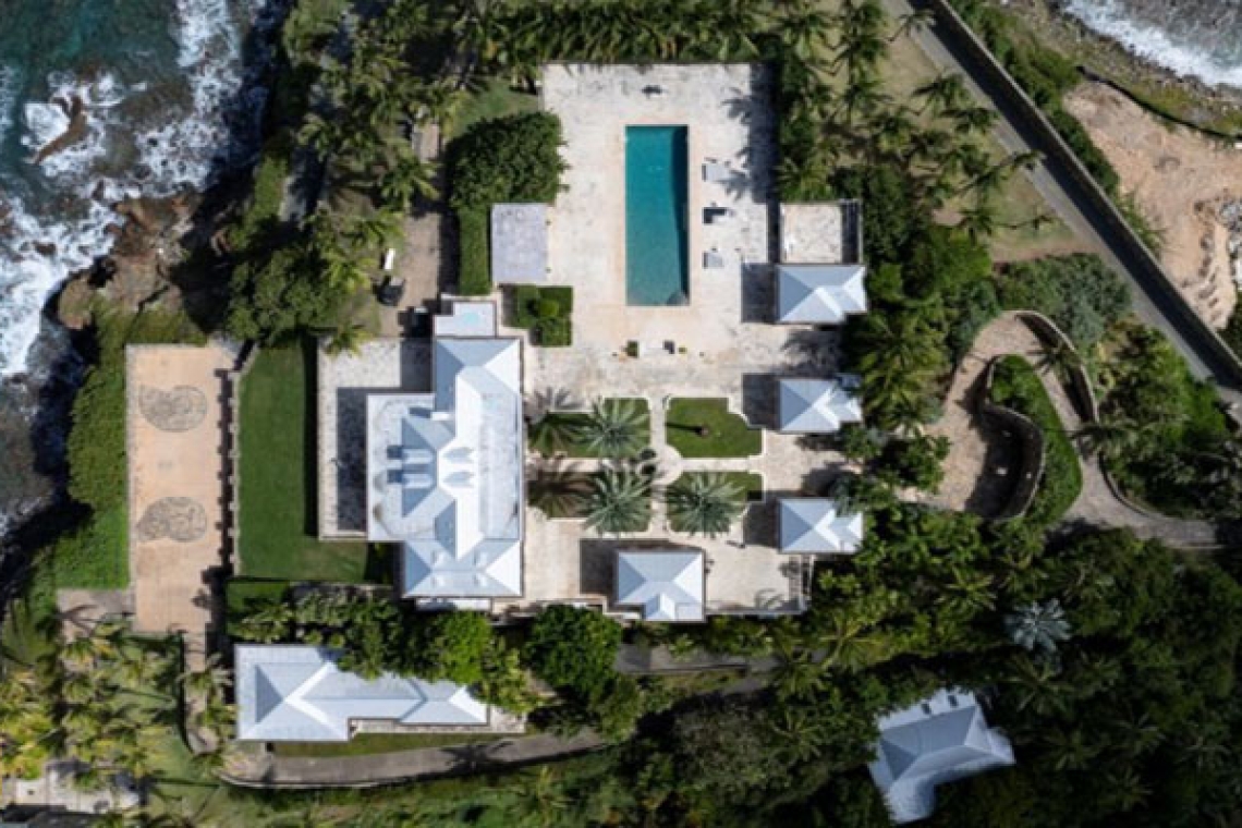 Epstein's story.. Secret Keeper of the Elite