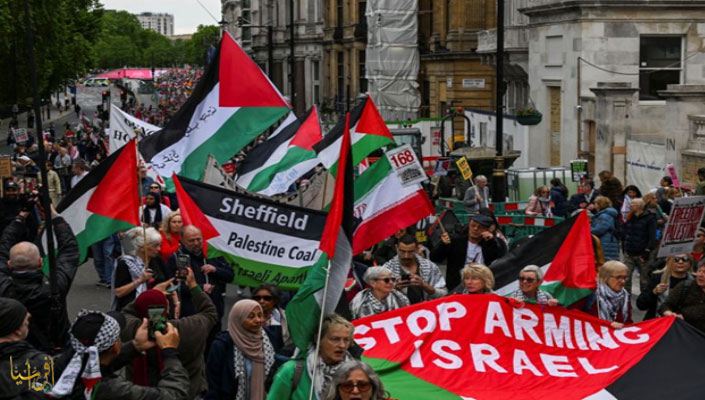 مظاهرة خرجت الشهر الماضي في لندن تضامنا مع فلسطين ورفعت مطالب بينها وقف تسليح إسرائيل
