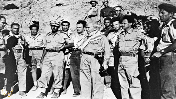 قادة "اليسار الصهيوني": ديفيد بن غوريون يتوسط إسحاق رابين (يسار) وإيغال ألون عام 1949، وهم ممن هندسوا تهجير الفلسطينيين في النكبة (غيتي)